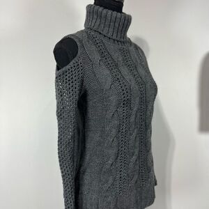 American Eagle Chunky Knit Cold Shoulder Sweater Size Small Grey